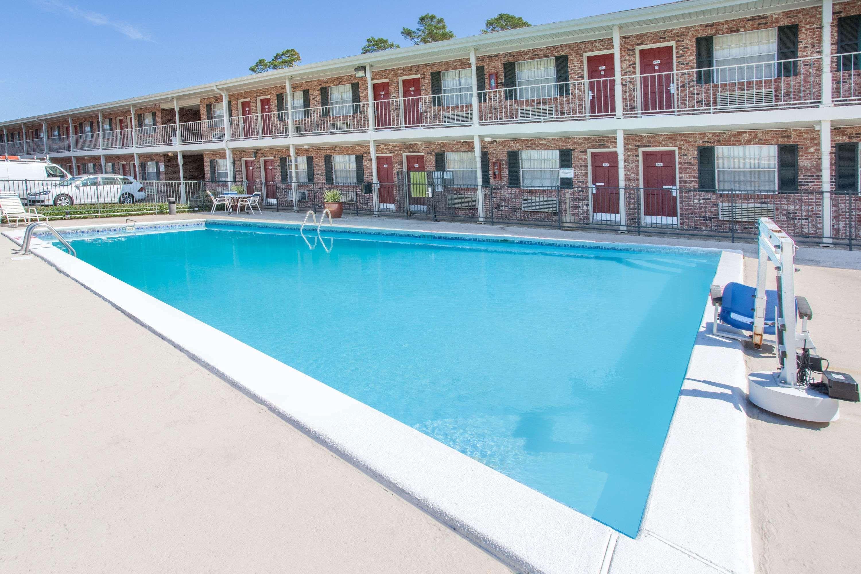 Super 8 By Wyndham West Monroe Hotell Exteriör bild